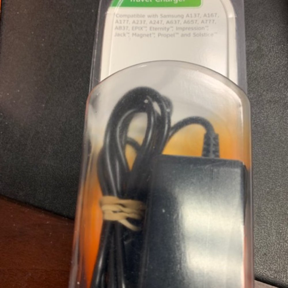 TRAVEL CHARGER - Picture 2 of 2